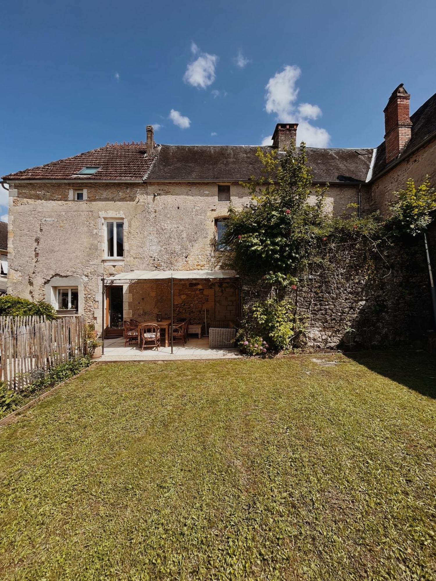 Joli Gite Pour 5 Personnes : Chez Cherrie Saint-Julien-de-Lampon ภายนอก รูปภาพ